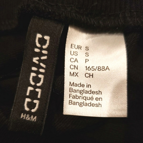 H&M Brooklyn NYC Black Long Sleeve Sweatshirt Size Small - Picture 5 of 6